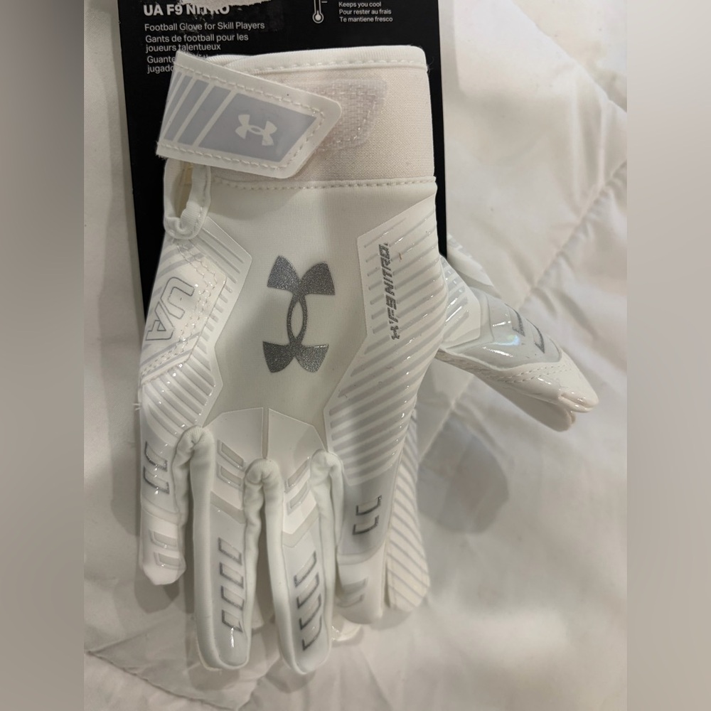 Under Armour White Football Receiver Gloves with Gray Logo